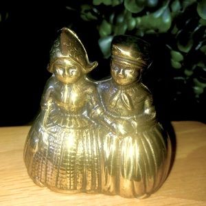 SOLID BRASS BELL 🔔 DUTCH MAN & WOMAN ON BENCH VINTAGE.
